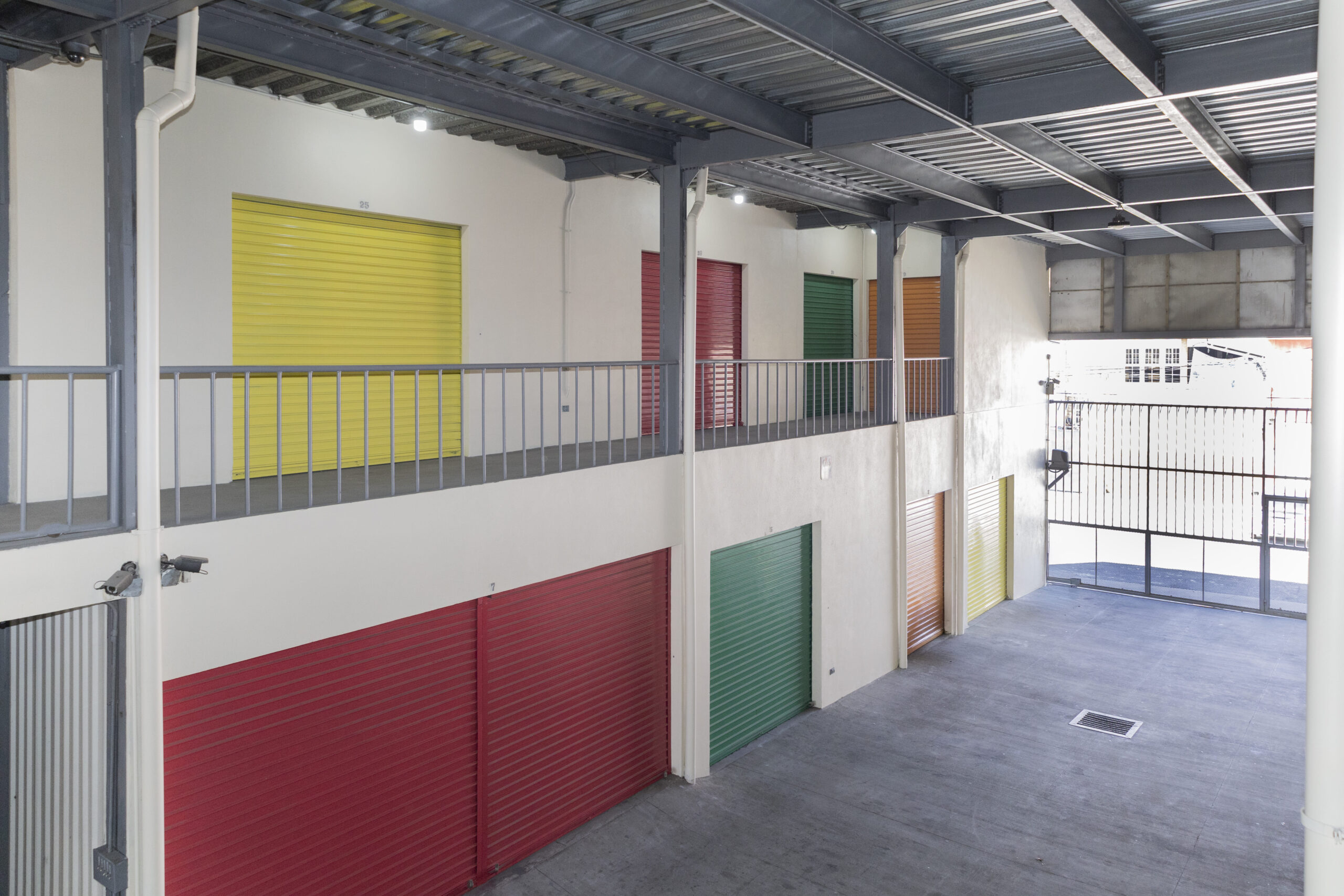 Bodeguita pequeña en alquiler ideal para ahorrar espacio en casa u oficina.